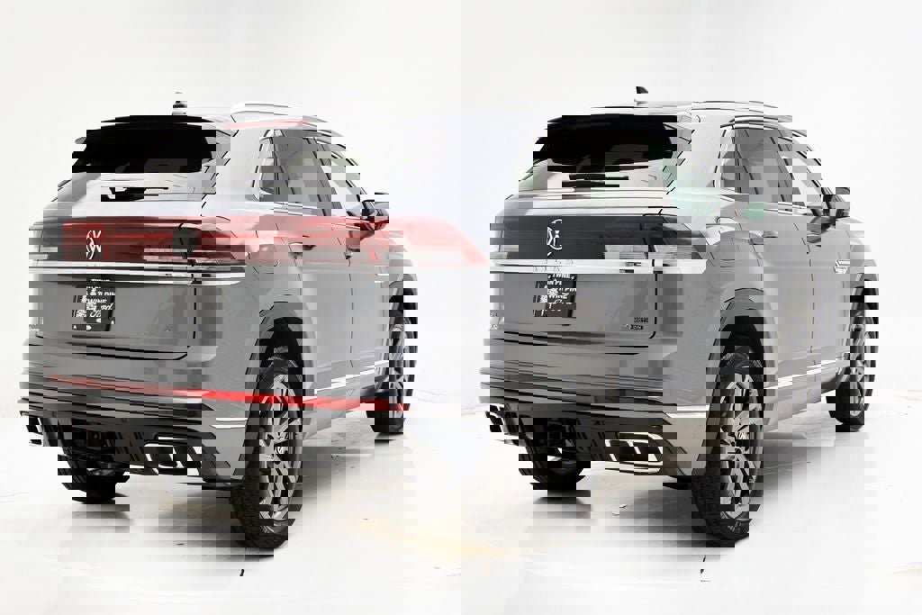 Used 2024 Volkswagen Atlas Cross Sport SEL R-Line image 9