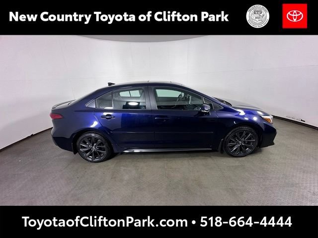 Used 2025 Toyota Corolla XSE FWD image 2