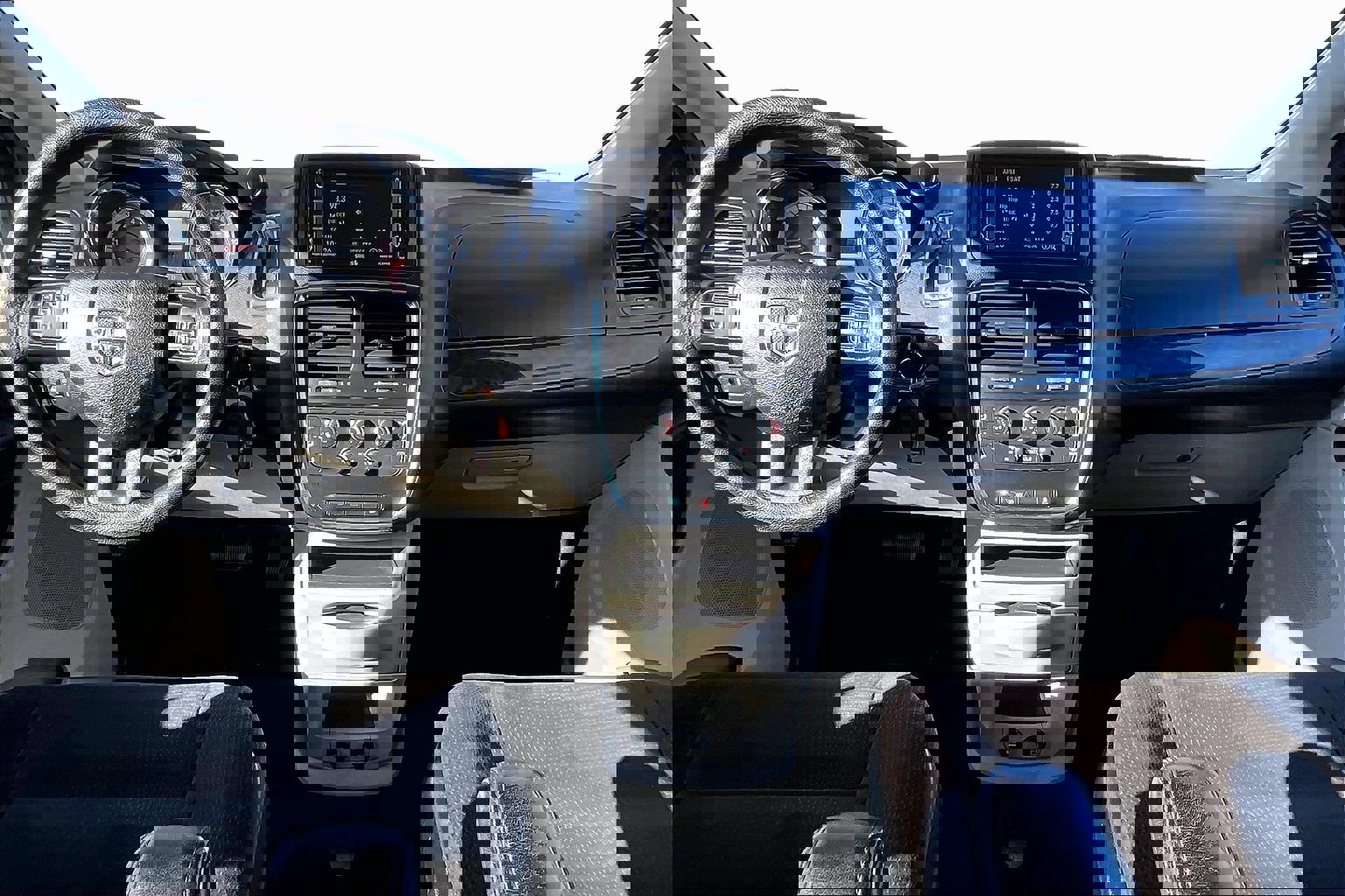 Used 2018 Dodge Grand Caravan SE w/ UConnect Hands-Free Group image 14