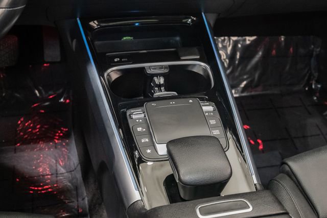 Used 2023 Mercedes-Benz GLB 250 4MATIC w/ Premium Package image 20