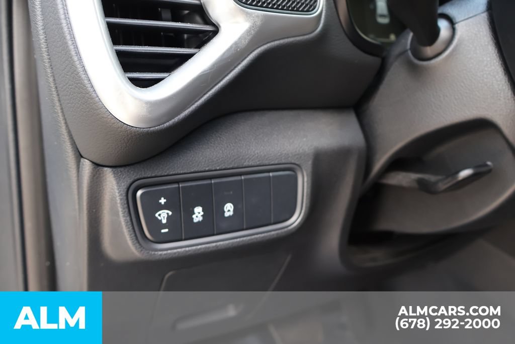 Used 2025 Kia Soul LX w/ LX Technology Package FWD image 15