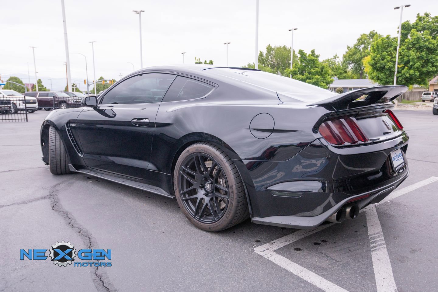 Used 2016 Ford Mustang Shelby GT350 w/ Track Package RWD image 5