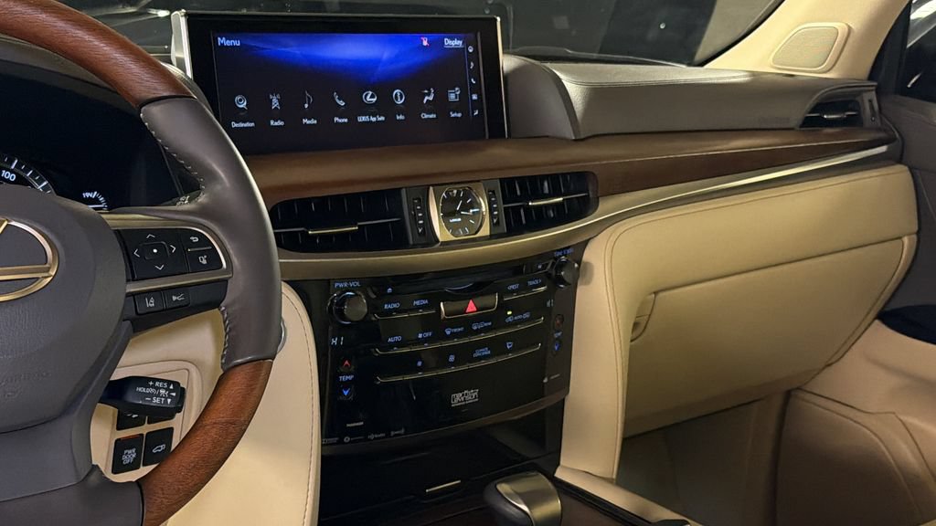 Used 2021 Lexus LX 570 4WD w/ Luxury Package image 21