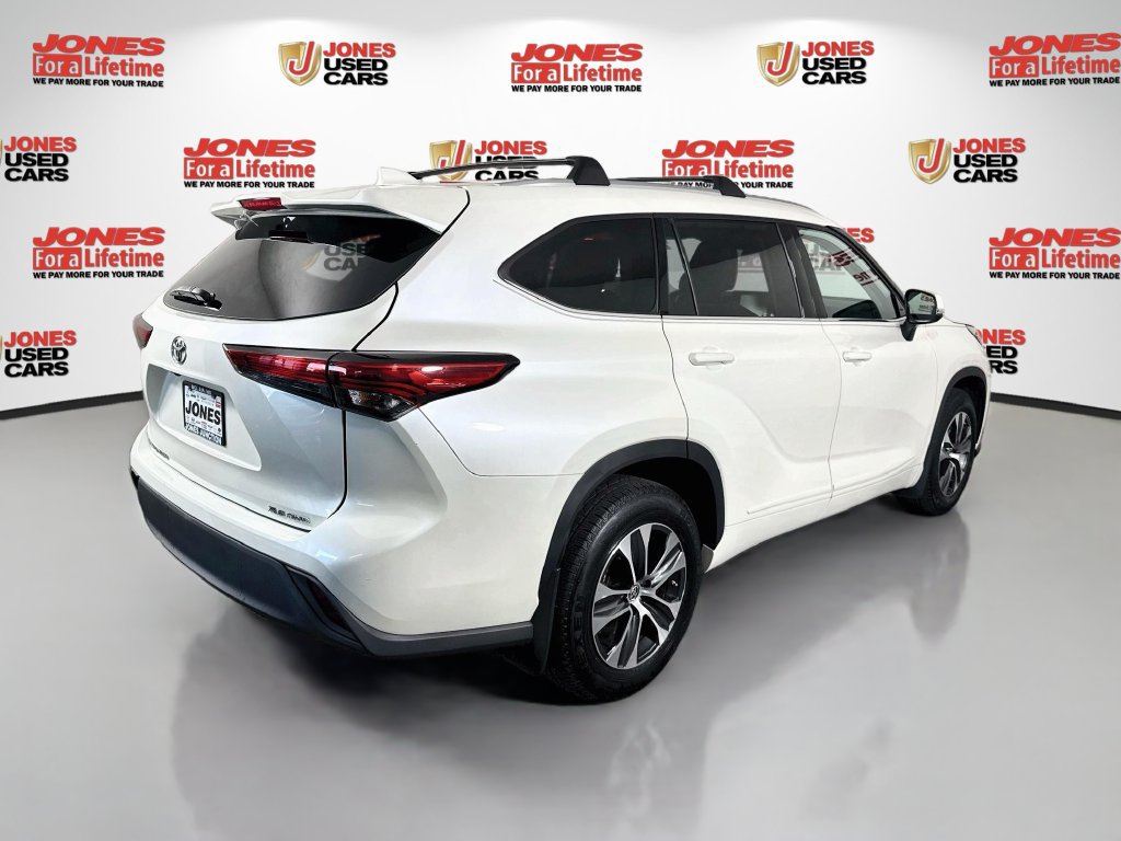 Certified 2021 Toyota Highlander XLE AWD/4WD image 16