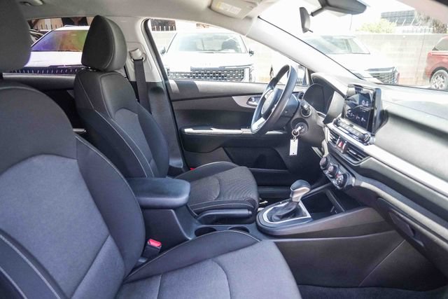 Used 2023 Kia Forte LXS w/ LXS Technology Package FWD image 17
