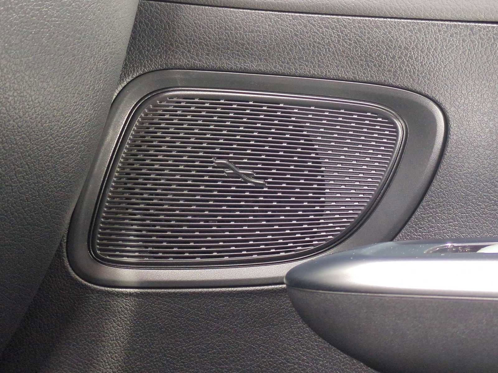 New 2025 Mercedes-Benz C 300 4MATIC Sedan image 31