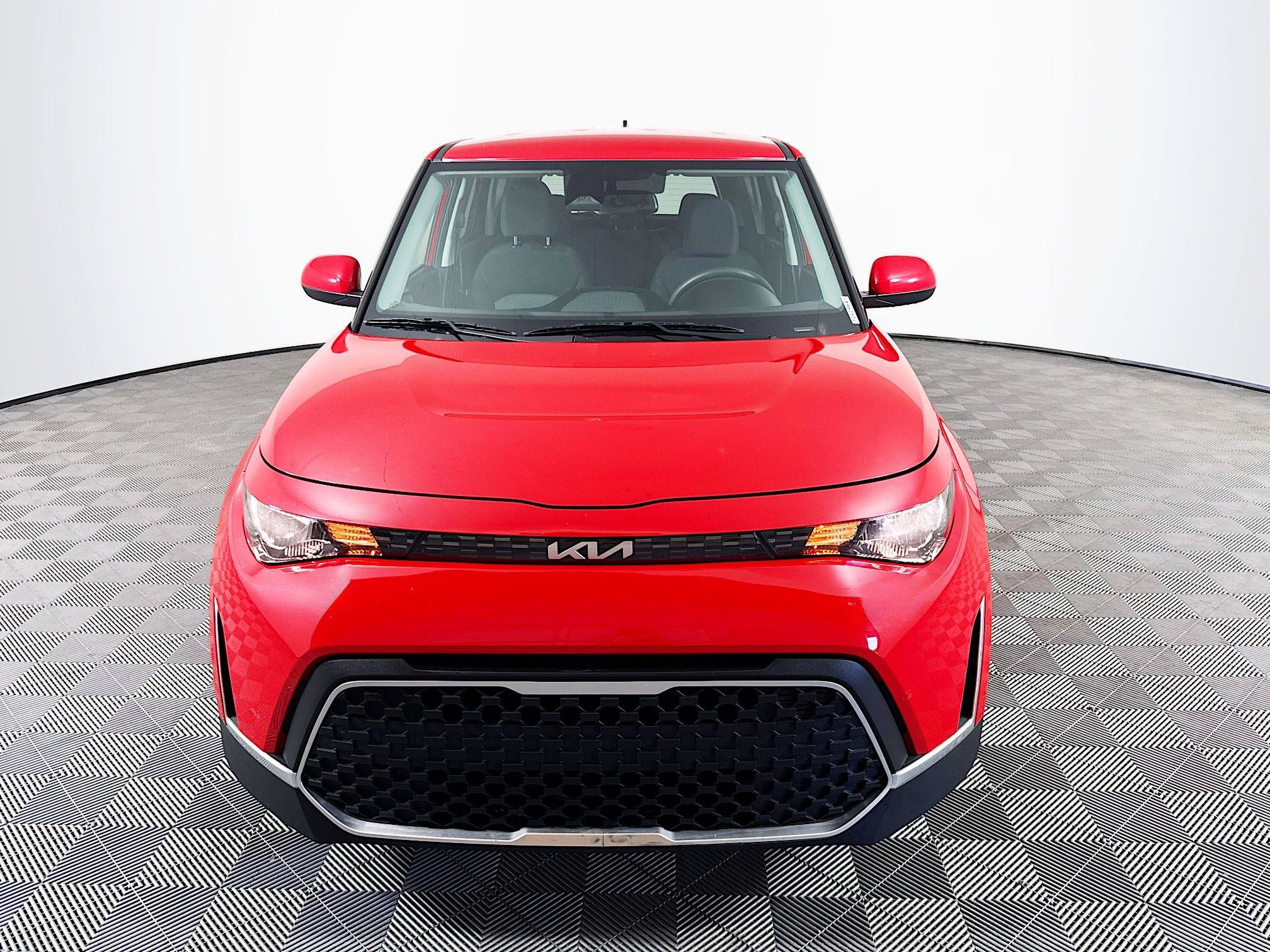 Used 2025 Kia Soul S FWD image 2