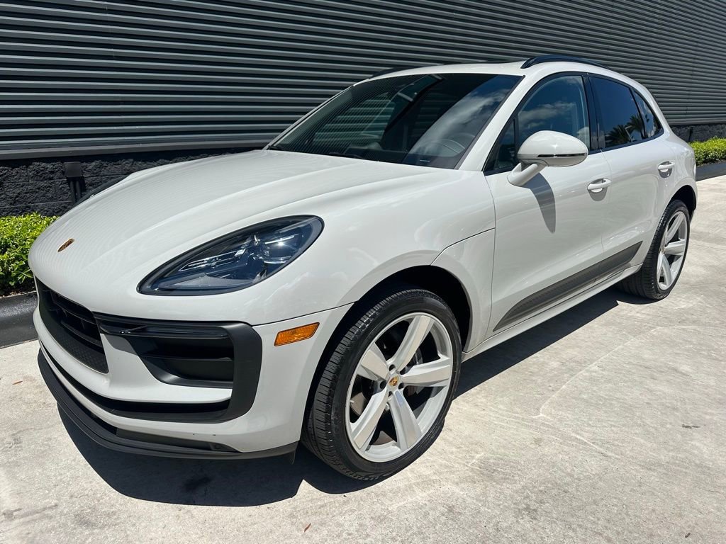 Certified 2023 Porsche Macan AWD/4WD image 7