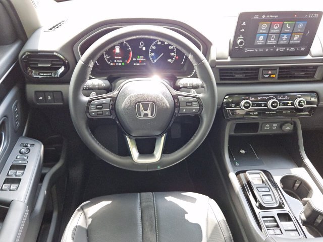 Used 2025 Honda Pilot Touring image 12