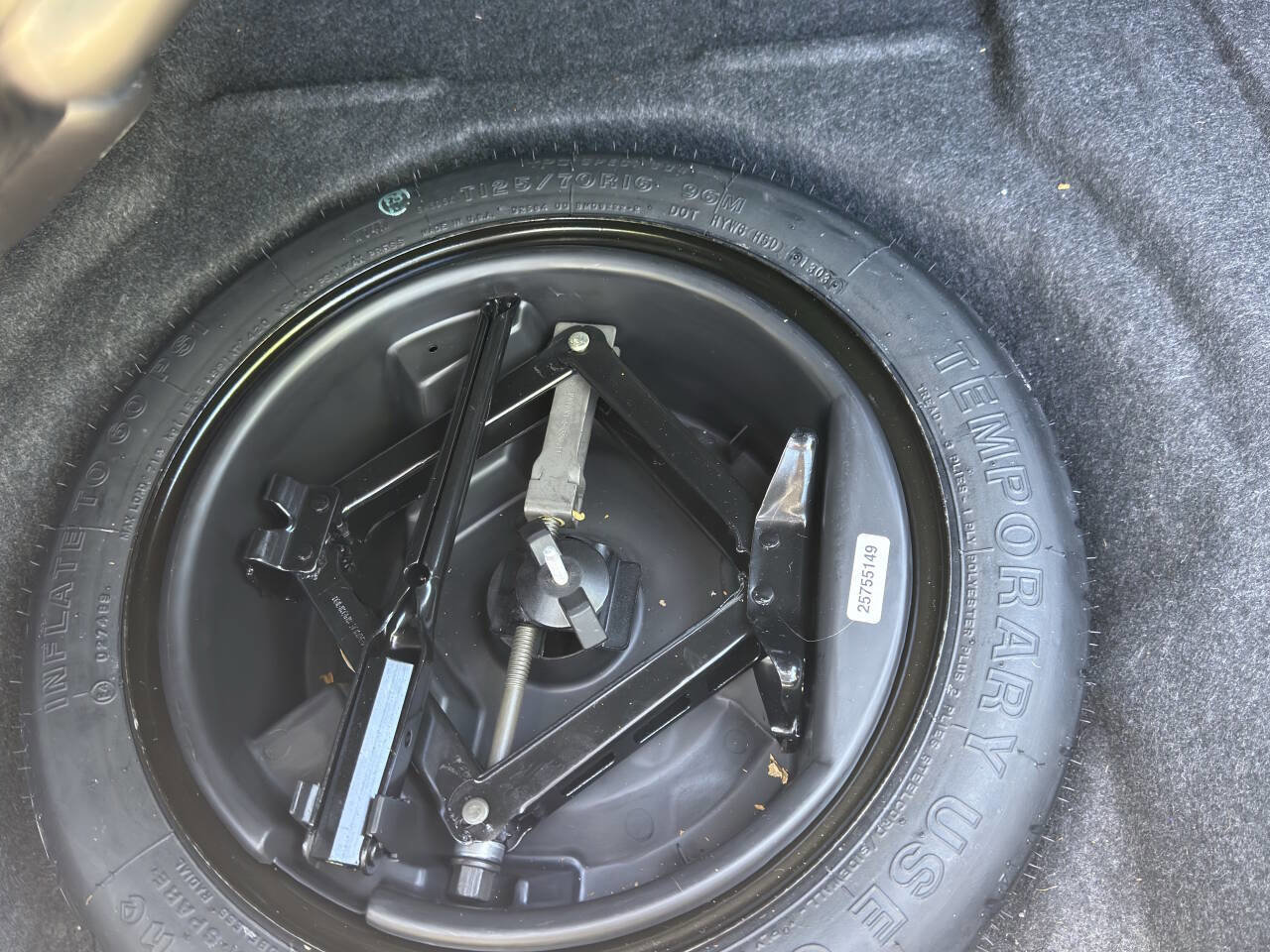 Used 2003 Cadillac De Ville w/ Comfort & Convenience Package FWD image 38