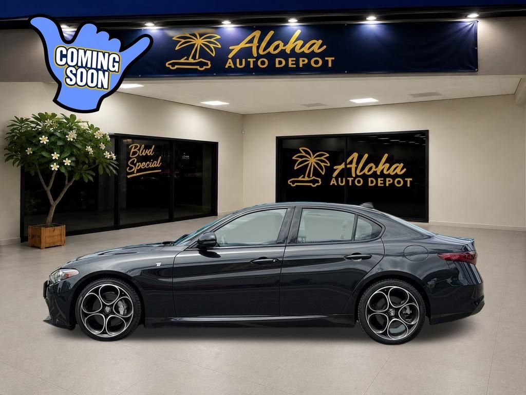 Used 2022 Alfa Romeo Giulia Ti RWD image 2