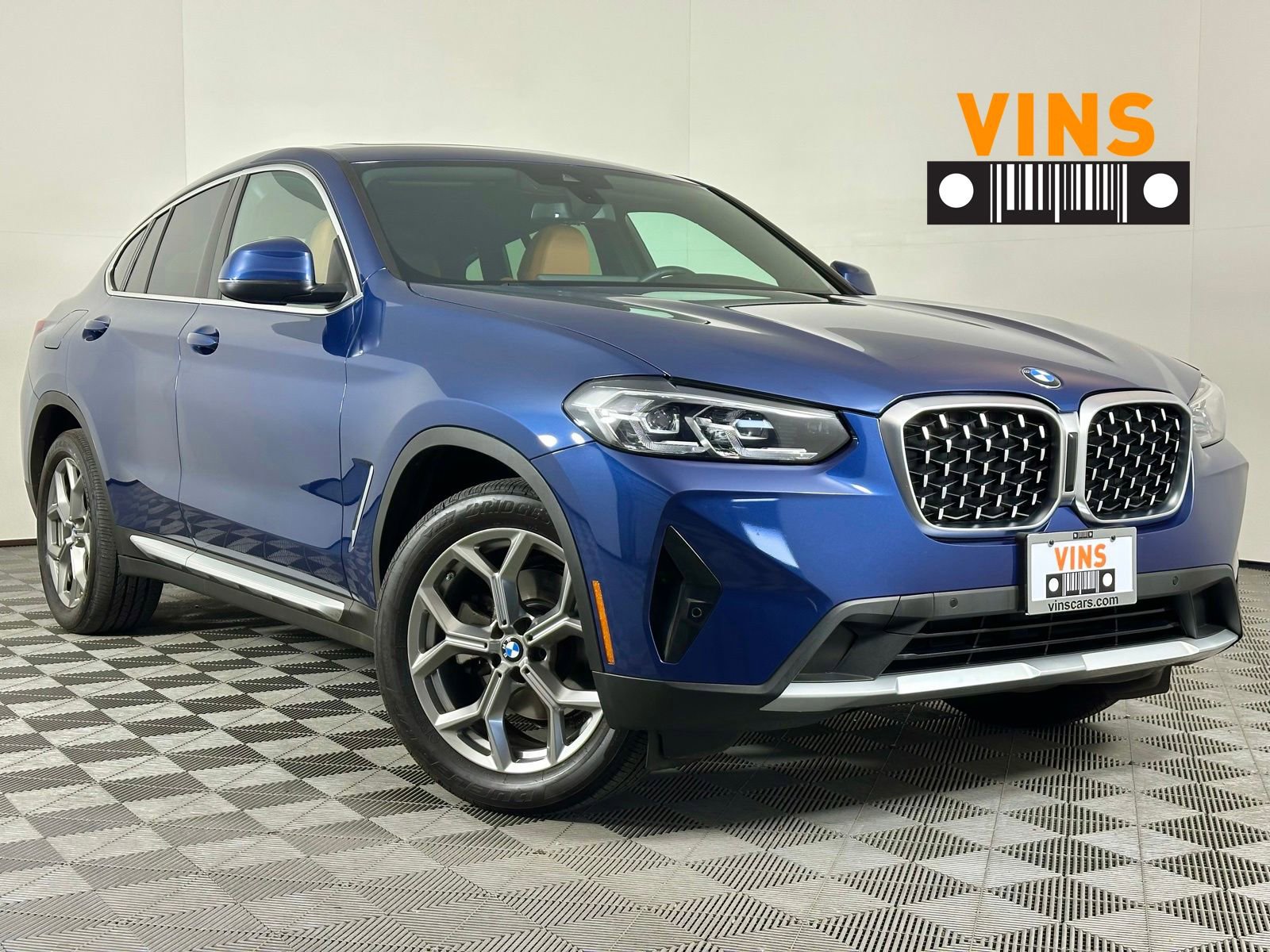 Used 2023 BMW X4 xDrive30i w/ Premium Package AWD/4WD video 1