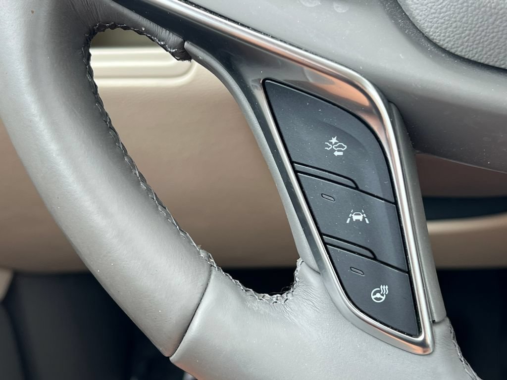 Used 2018 Cadillac XT5 Luxury w/ Driver Awareness Package AWD/4WD image 23