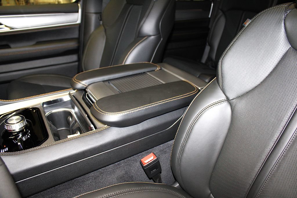 New 2026 Jeep Grand Wagoneer 4WD image 25