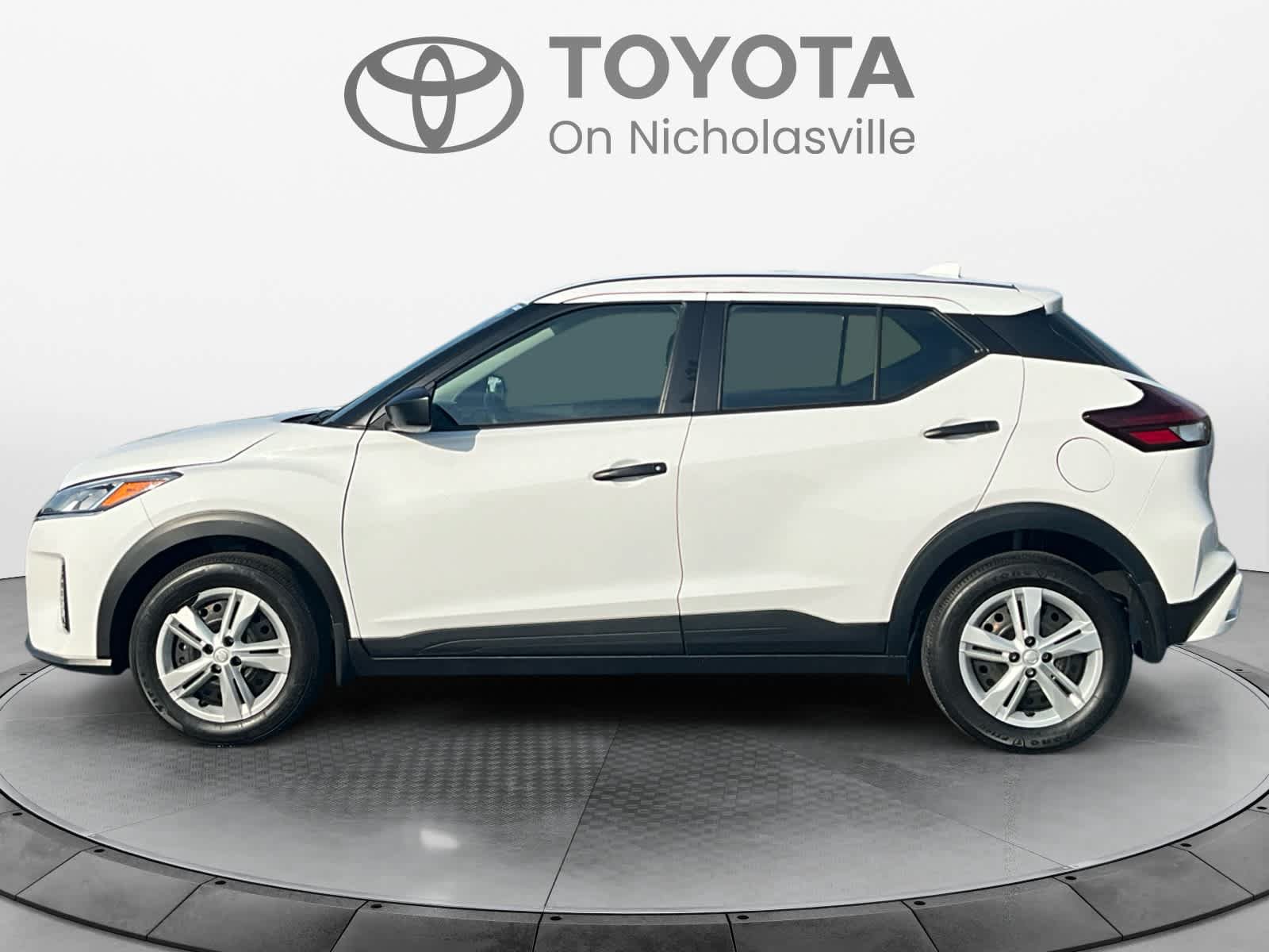 Used 2025 Nissan Kicks Play S FWD image 2