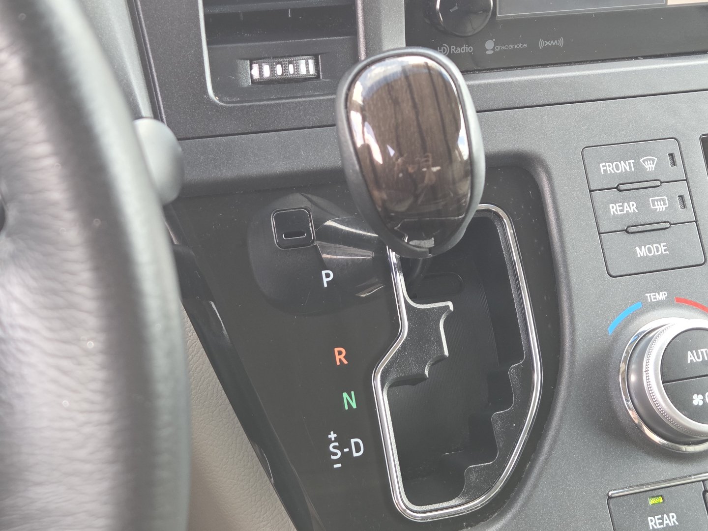Used 2017 Toyota Sienna XLE Premium AWD/4WD image 32