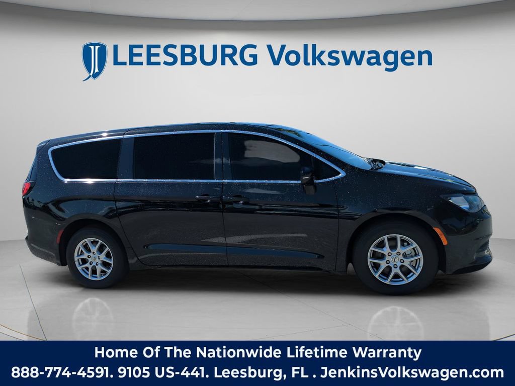 Used 2024 Chrysler Voyager LX FWD image 2