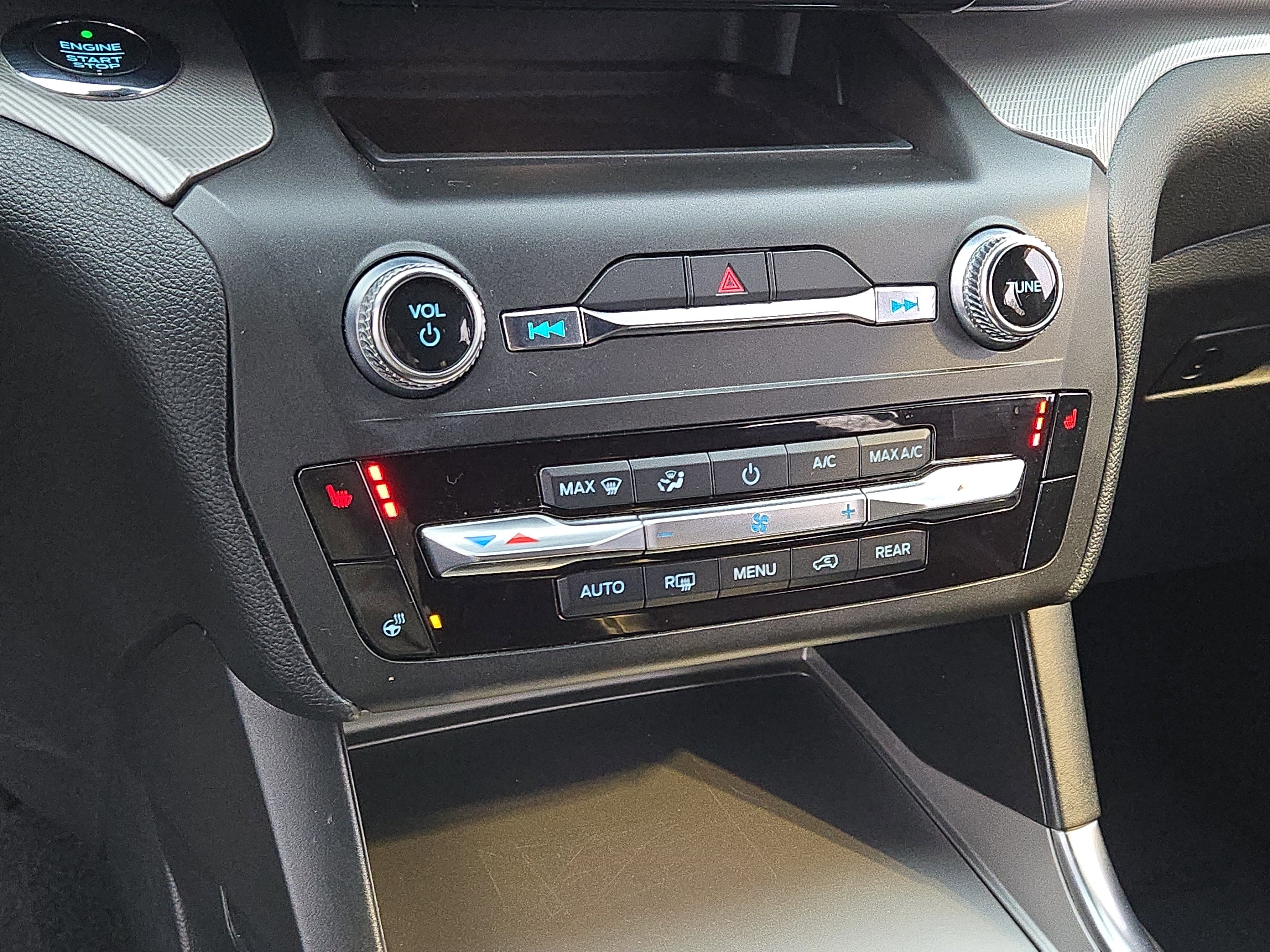 Used 2020 Ford Explorer XLT w/ Equipment Group 202A image 32