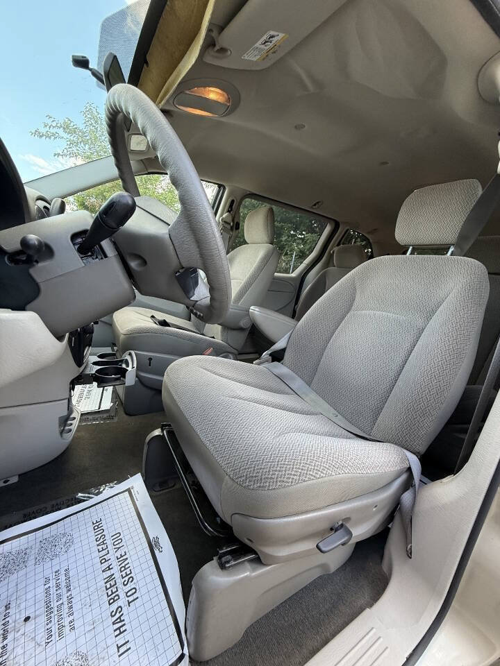 Used 2007 Dodge Caravan SXT FWD image 12