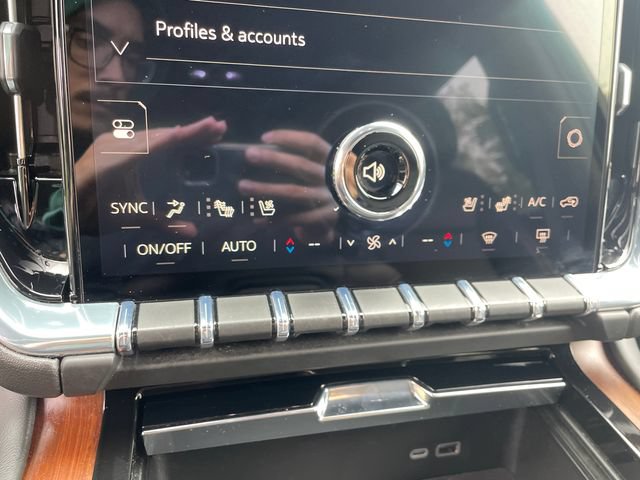 Certified 2025 GMC Yukon Denali AWD/4WD image 36
