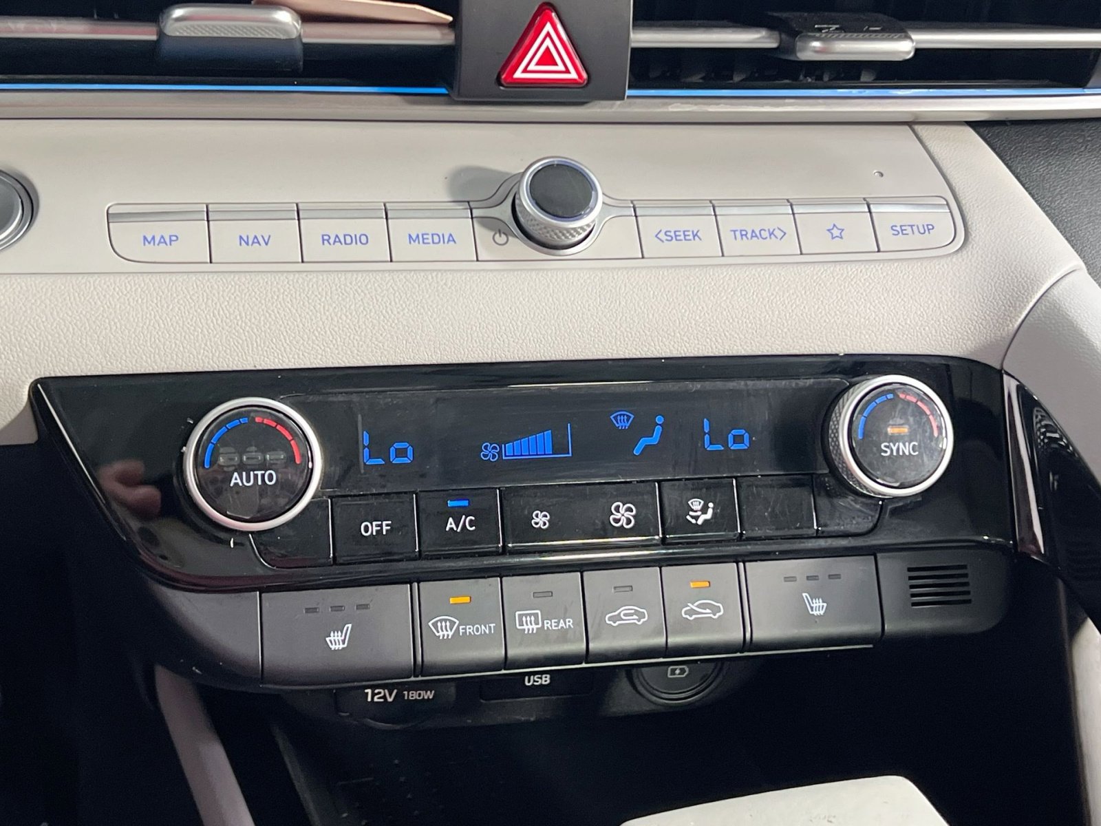Used 2022 Hyundai Elantra Limited image 25