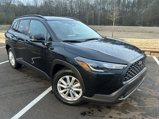 Used 2024 Toyota Corolla Cross LE image 2