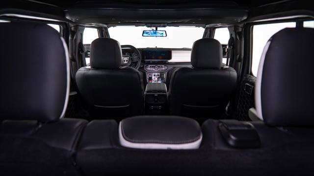 Used 2025 Jeep Gladiator Sport image 36