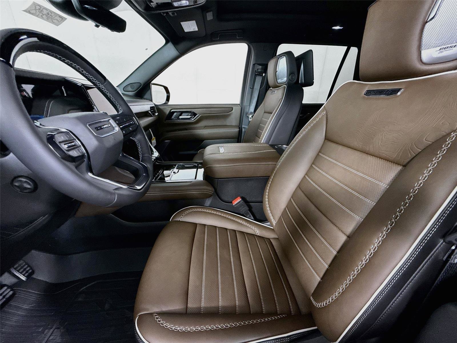 New 2026 GMC Yukon Denali Ultimate w/ LPO, Floor Liner Package AWD/4WD image 16