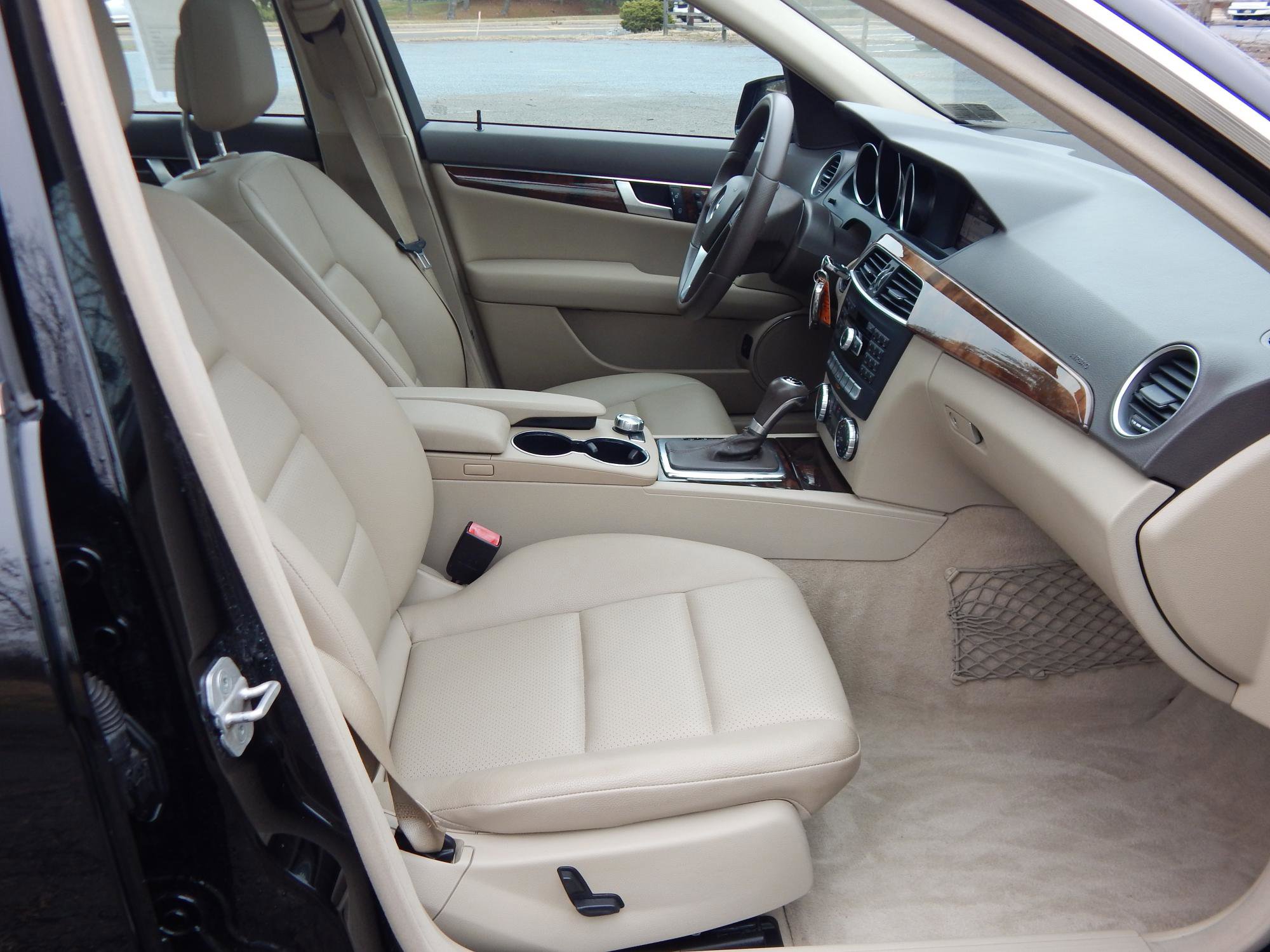 Used 2014 Mercedes-Benz C 300 SEDAN 4-DR image 17