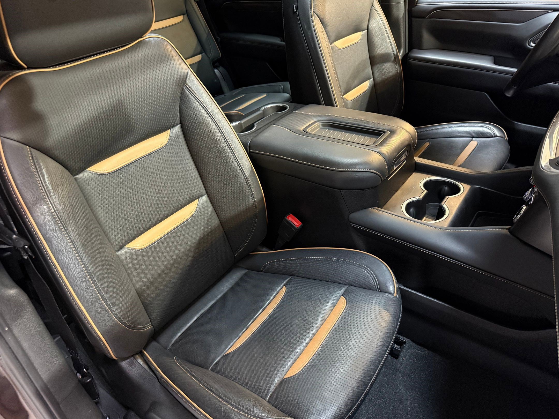 Used 2023 GMC Yukon AT4 w/ AT4 Premium Package image 51