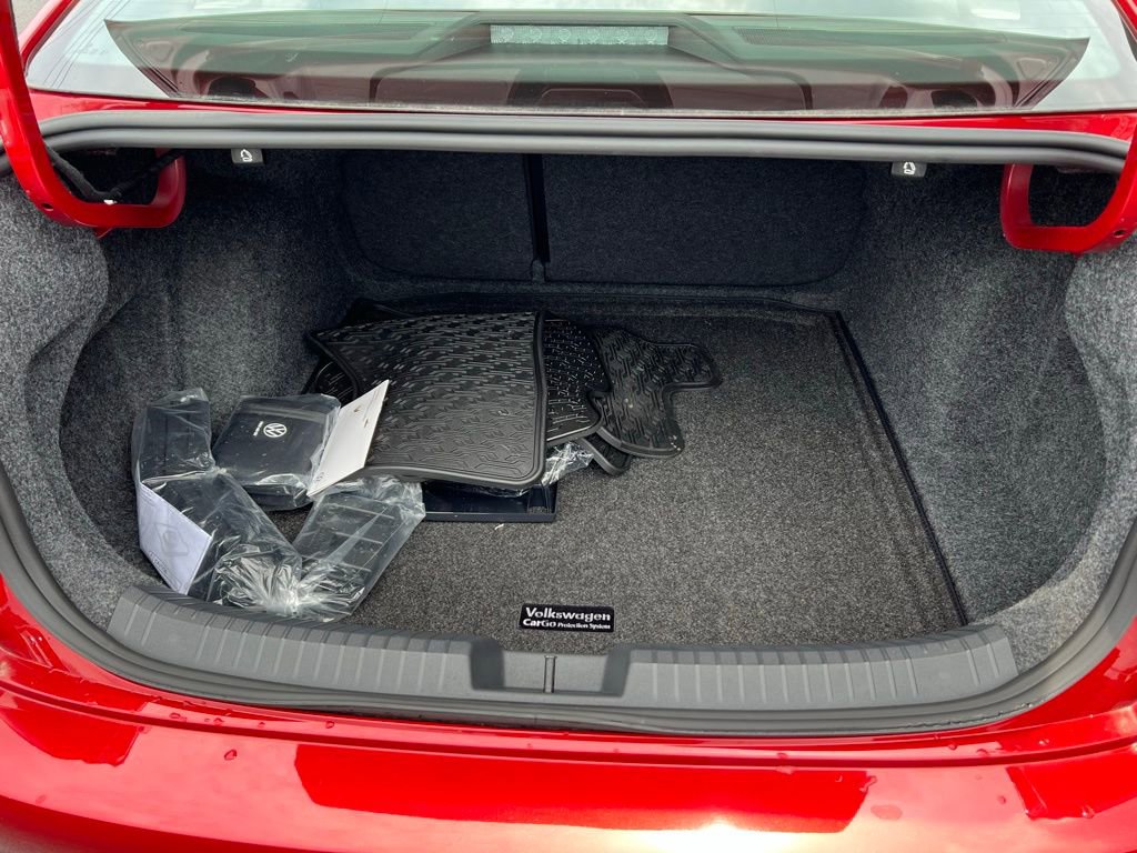 Used 2024 Volkswagen Jetta SE w/ Panoramic Sunroof Package image 24