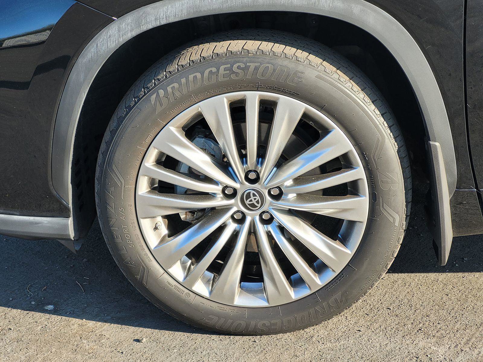 Used 2022 Toyota Highlander Platinum image 12