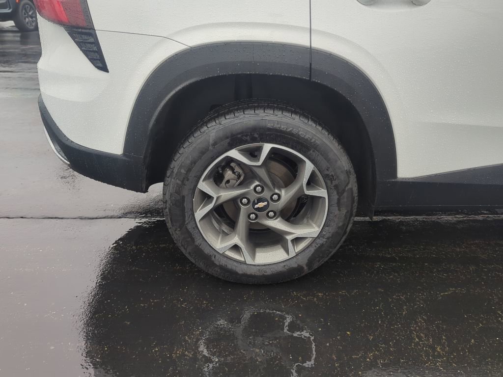 Certified 2024 Chevrolet Trax LT w/ Driver Confidence Package image 9