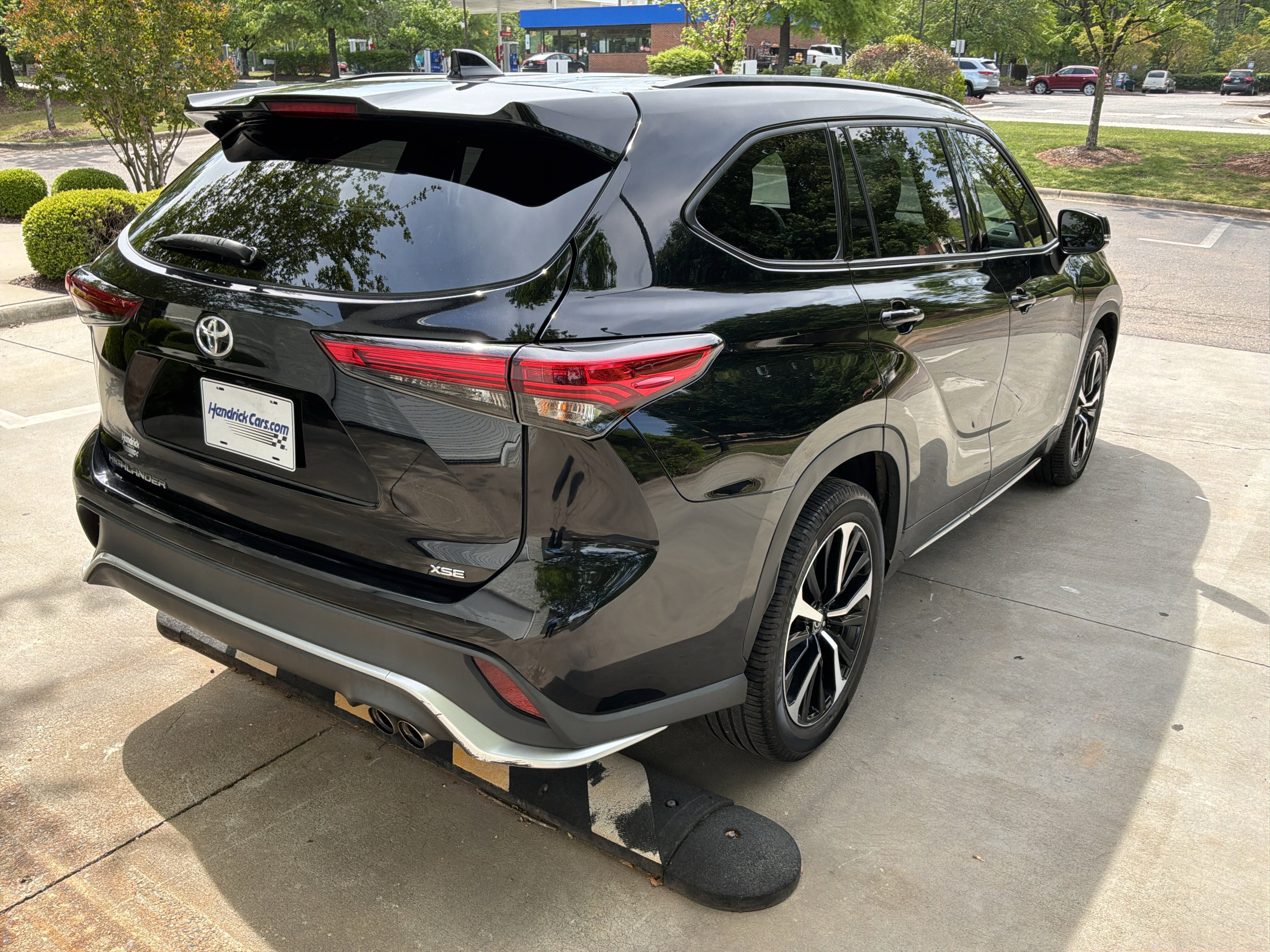 Used 2022 Toyota Highlander XSE FWD image 10