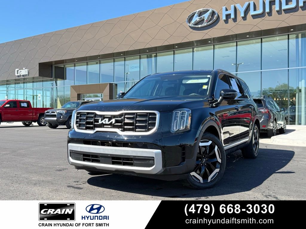 Used 2023 Kia Telluride S AWD/4WD image 1