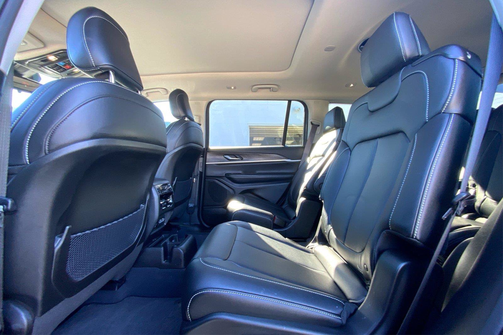 Used 2024 Jeep Grand Cherokee L Limited AWD/4WD image 11