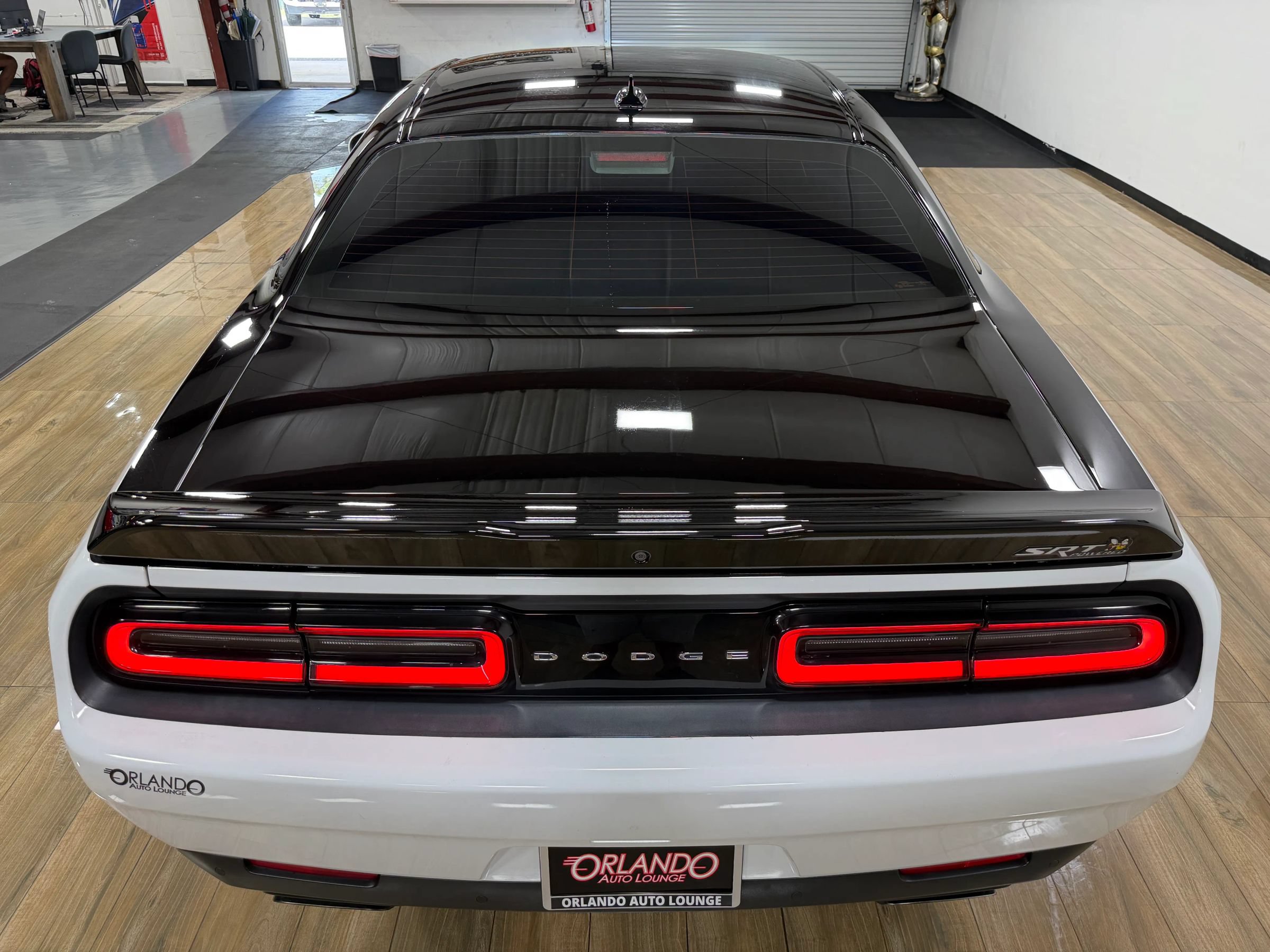 Used 2018 Dodge Challenger R/T Scat Pack w/ Leather Interior Group RWD image 11