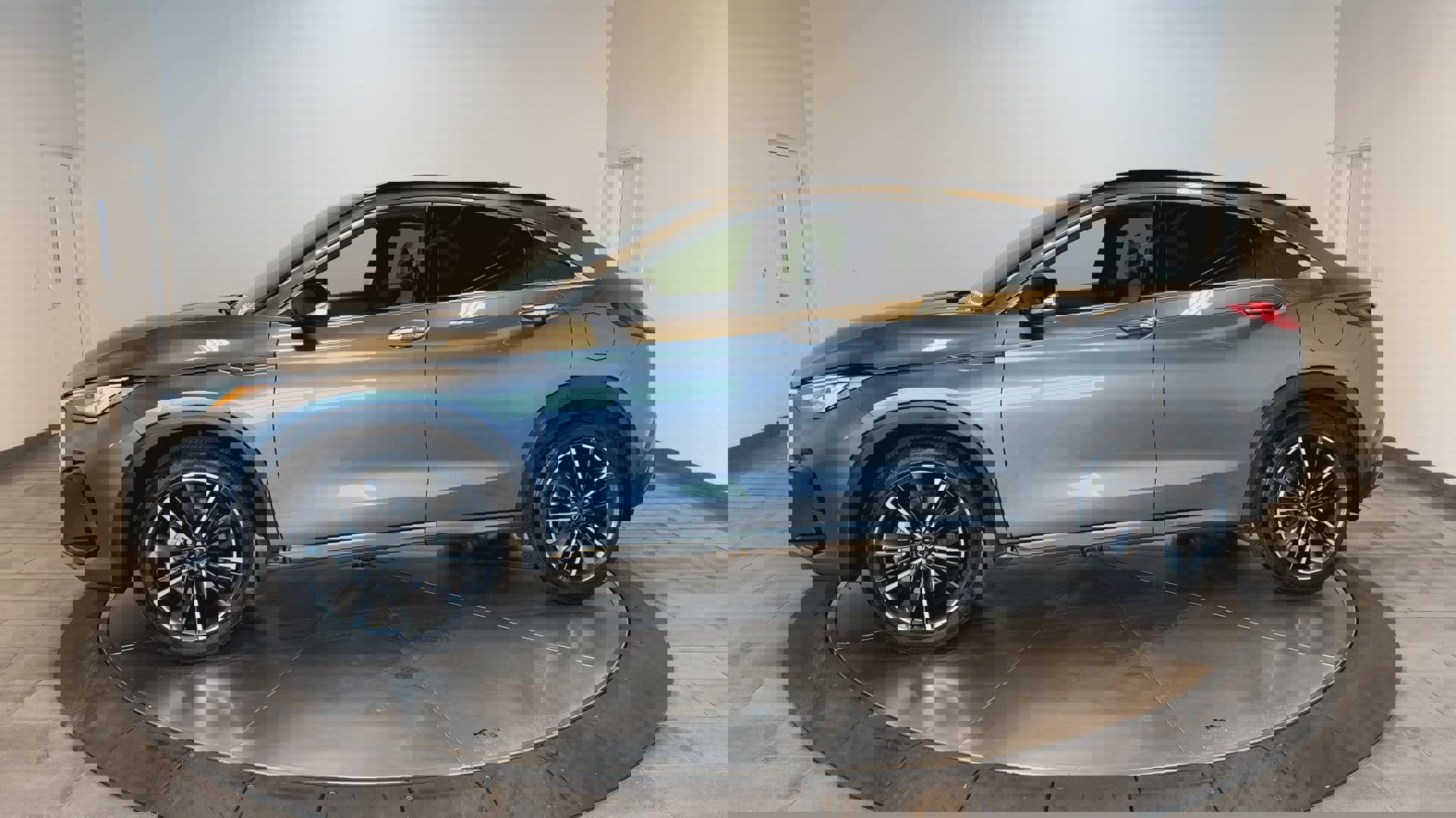 Certified 2025 INFINITI QX55 Luxe w/ Cargo Package image 5