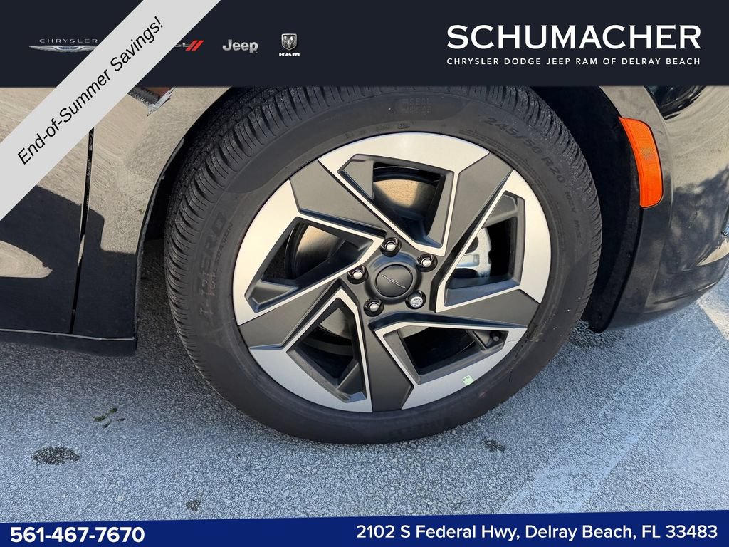 New 2027 Chrysler Pacifica Limited FWD image 9