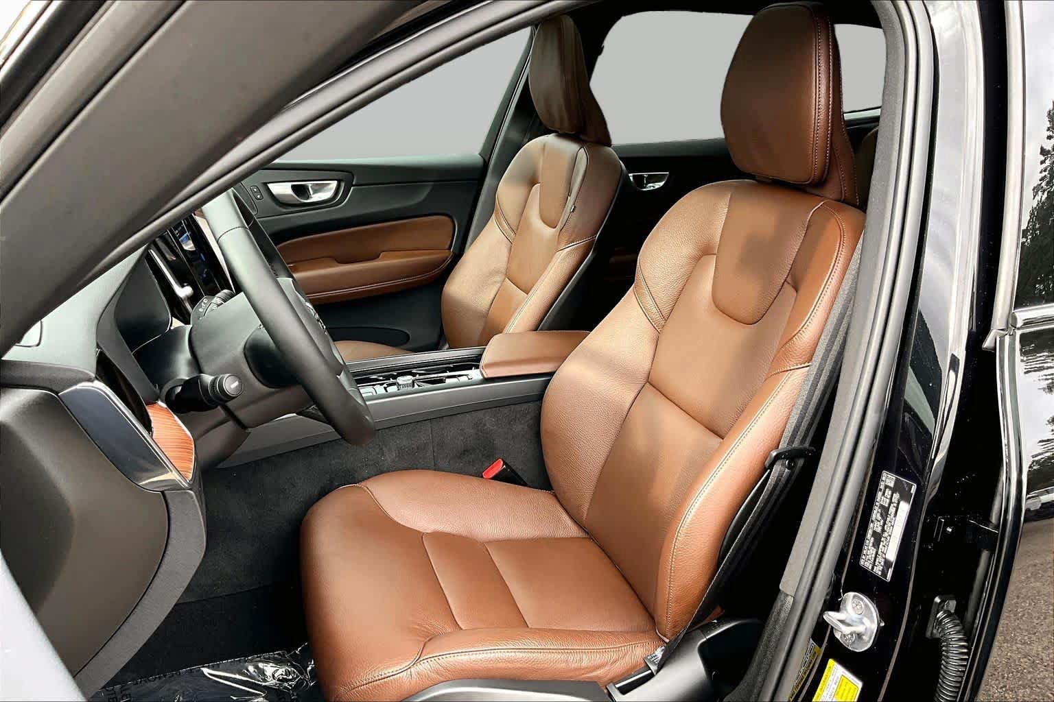 Certified 2024 Volvo XC60 B5 Plus w/ Climate Package AWD/4WD image 9