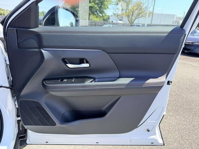 Certified 2026 Nissan Kicks SR FWD image 8