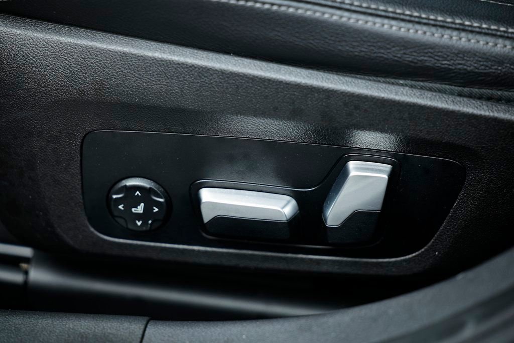 Used 2023 BMW 330i xDrive 330i xDrive w/ Driving Assistance Package image 21