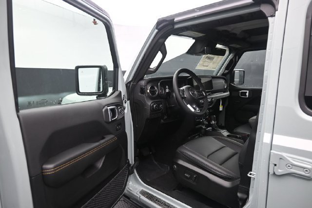New 2026 Jeep Wrangler Unlimited Sahara w/ Whitecap Package AWD/4WD image 12