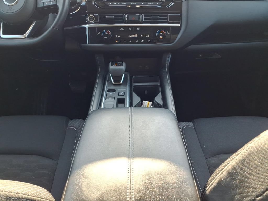 Used 2024 Nissan Pathfinder SV FWD image 11