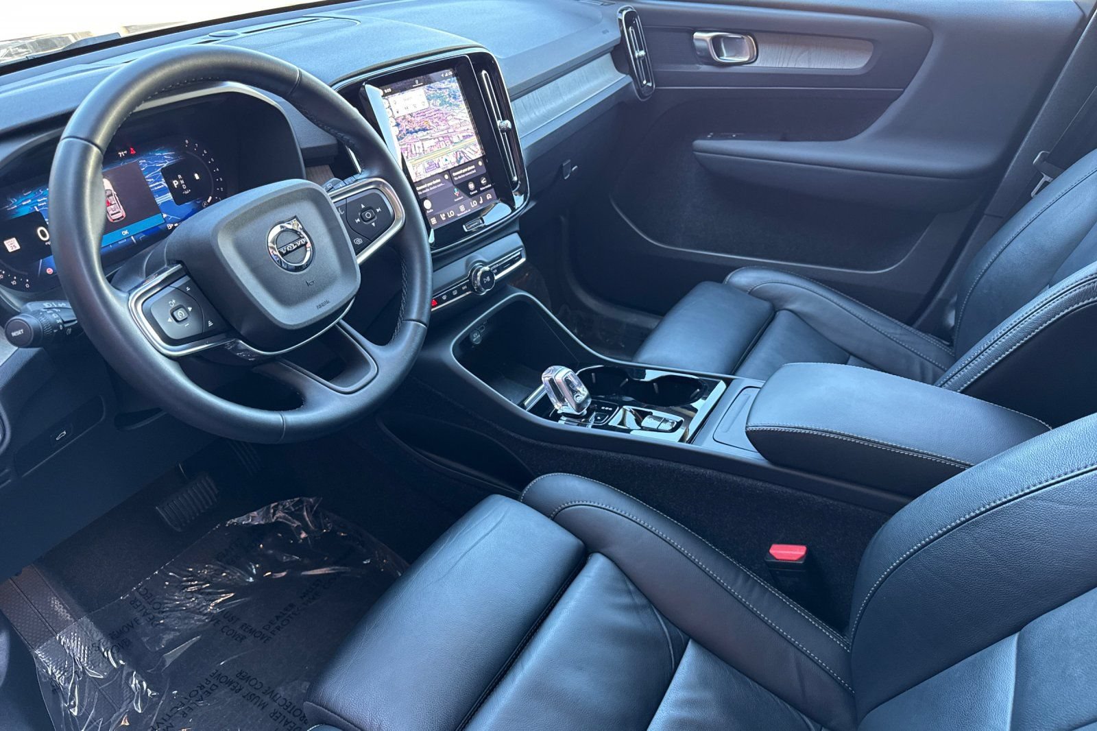 Used 2023 Volvo XC40 B5 Plus w/ Protection Package Premier AWD/4WD image 14
