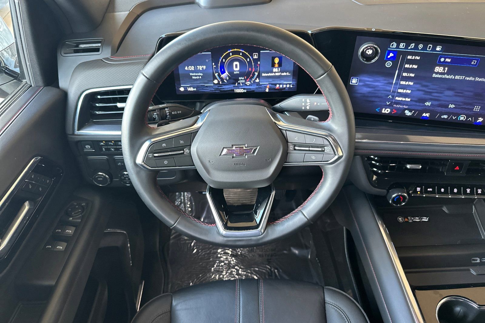 Certified 2025 Chevrolet Suburban RST image 15