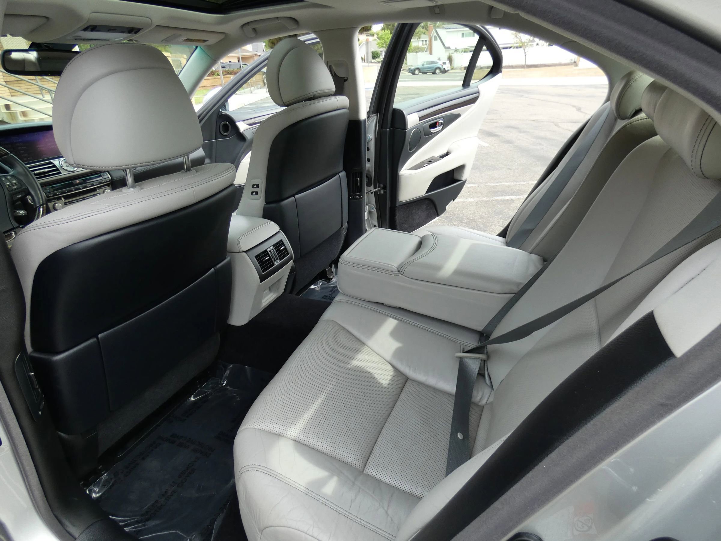 Used 2016 Lexus LS 460 w/ Comfort Package image 49