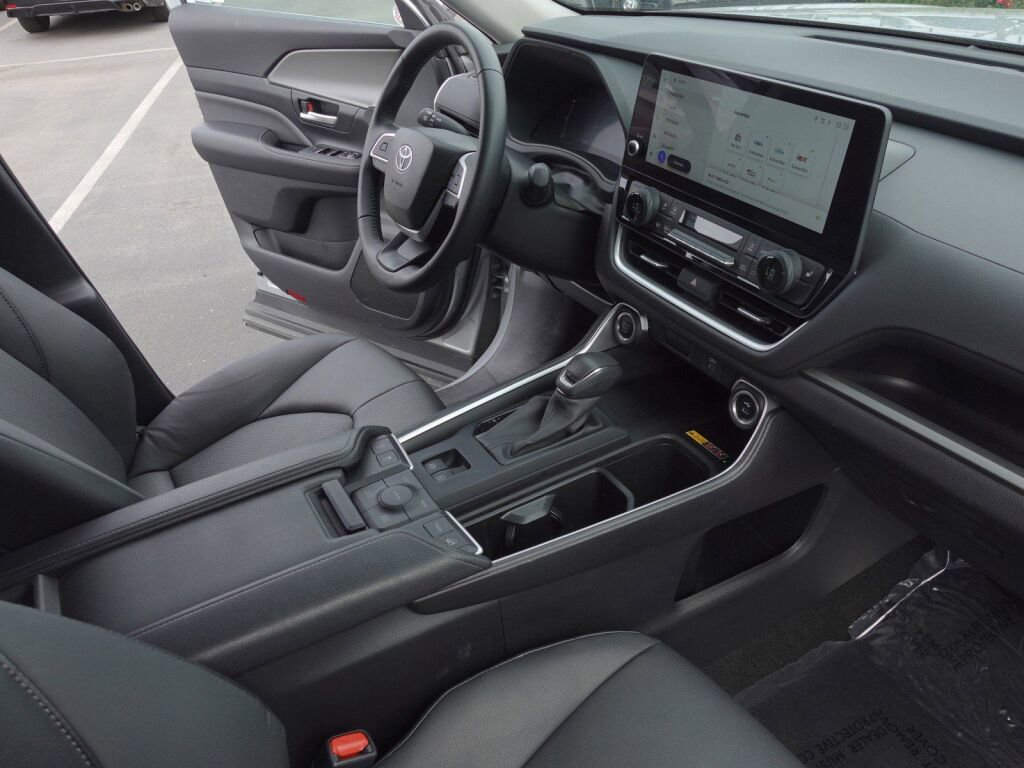 Certified 2025 Toyota Grand Highlander AWD image 14