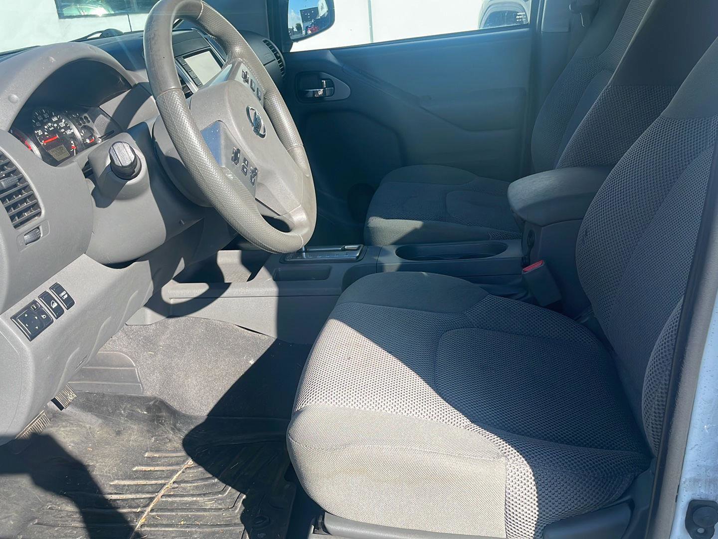 Used 2019 Nissan Frontier SV image 6