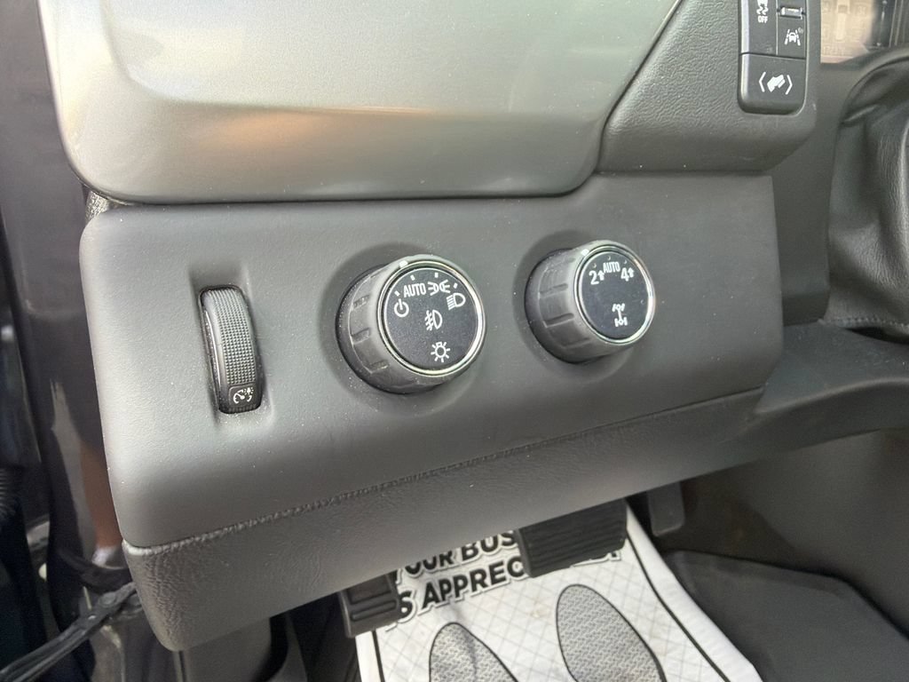 Used 2018 Chevrolet Tahoe Premier AWD/4WD image 22